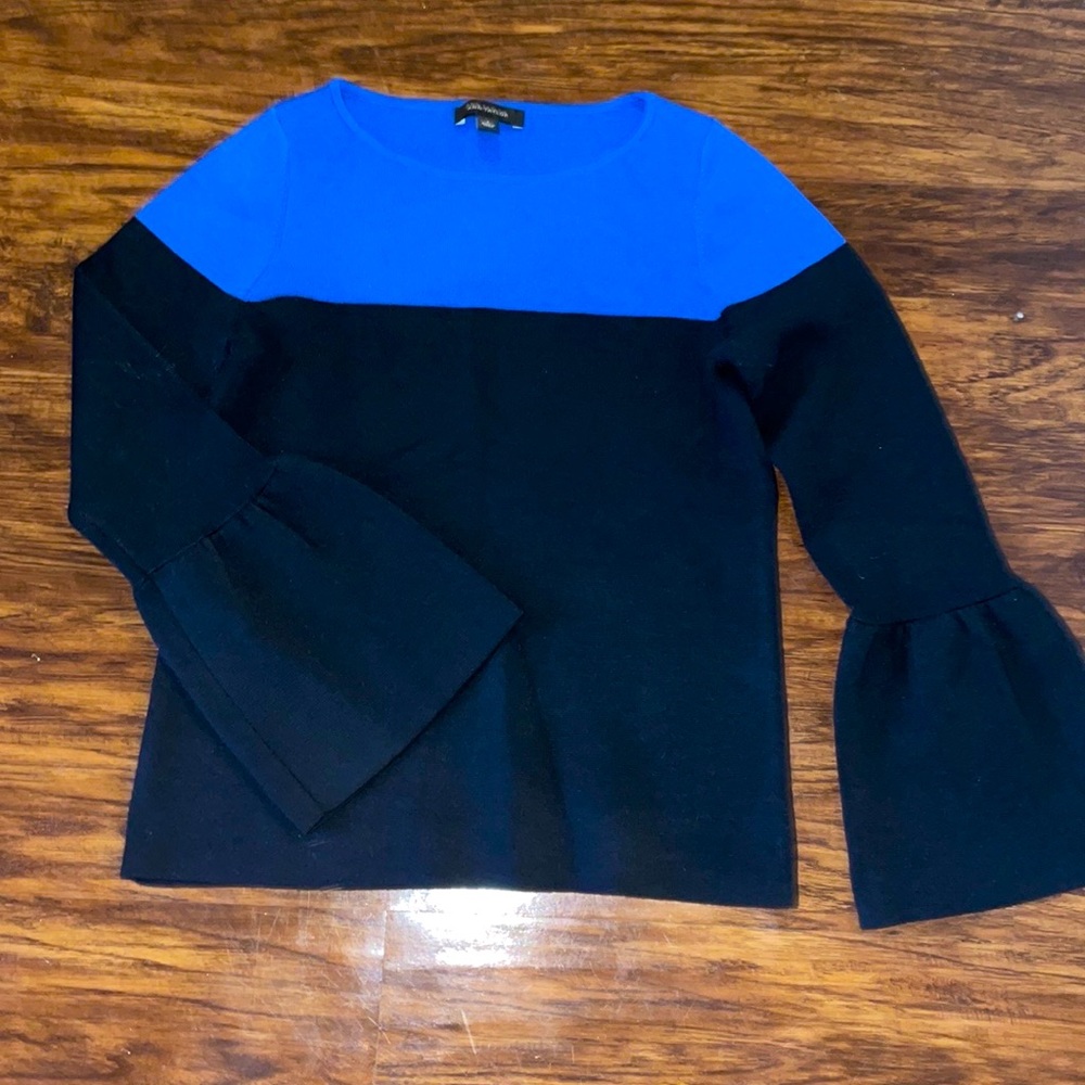 Ann Taylor knit top with bell bottom sleeves